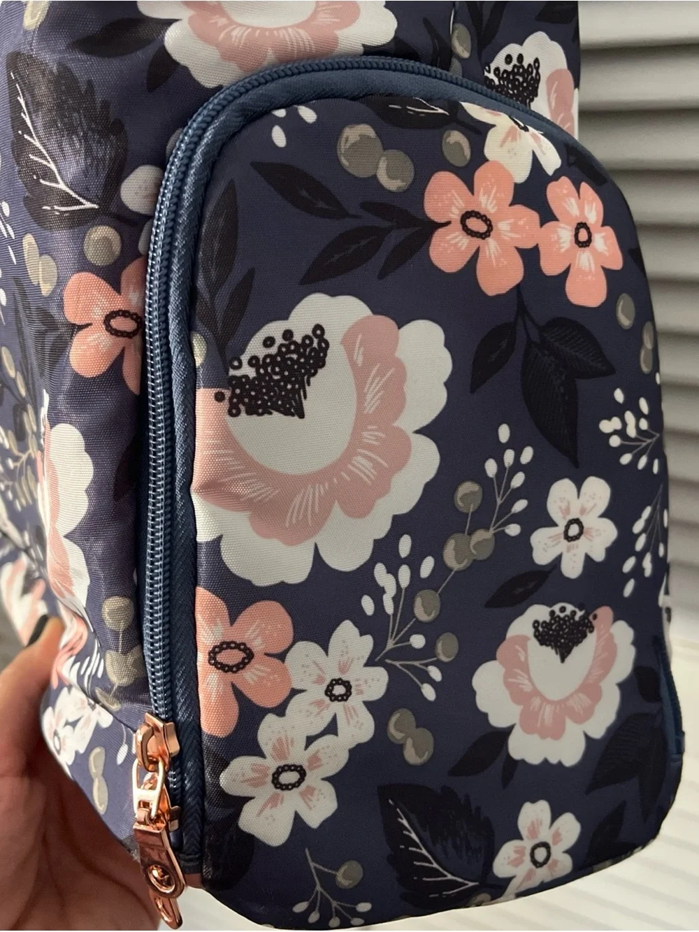 Sarah Wells “Le floral “ Lizzy Breast pump bag / diaper bag loads of pockets .